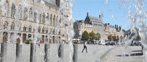 Ieper Stad Ieper Fontein Op De Grote Markt Van Ieperfoto Tijl Capoen