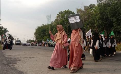 Kirab Hari Santri Nasional Zona Barat Mengular Ribuan Santri