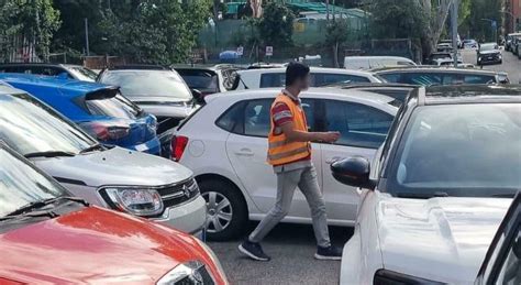 Roma Parcheggiatori Abusivi Padroni Dell Olimpico Cinque Euro Per L