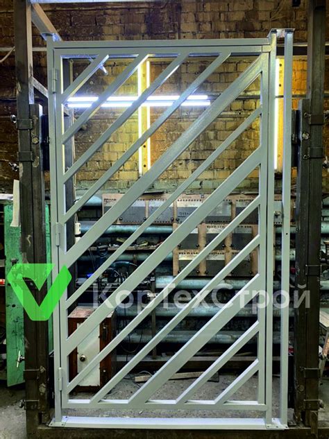 Изготовлена и установлена Металлическая решетка для проходной на заказ