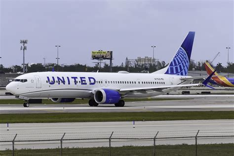 United Airlines Boeing Max N Ua B M Fort La Flickr