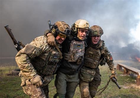 Obstacle course for several units at once: Commander Naiev shows AFU ...