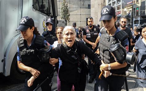 Angriff auf Mütter Türkische Polizei greift Protest der