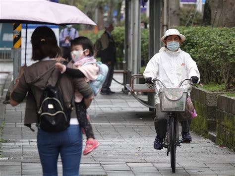 12 4本土1萬2981例 增29死、中重症108例 生活 中央社 Cna