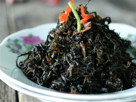 Pucuk Ubi Goreng Ikan Bilis Sedap Memukau