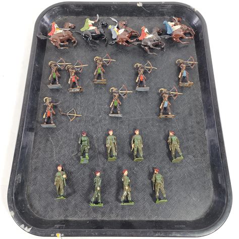 Lot 21 Vintage Britains Lead Toy Soldiers