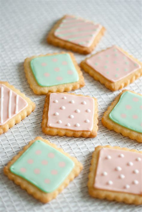 Petits Biscuits Décorés Glaçage Royal Lilie Bakery