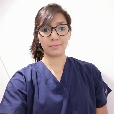 Brenda Graduada En Odontología Con Gusto A Compartir Conocimientos De