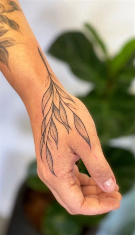 Pin By Maria Eduarda Veloso Campos On Tattoos Leaf Tattoos Elegant Tattoos Tattoos