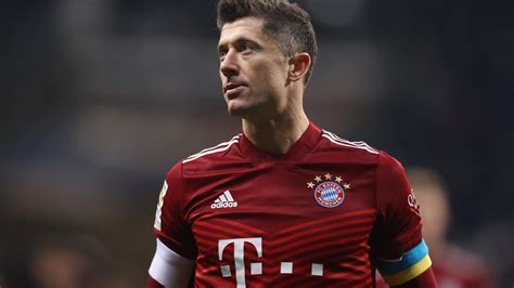 Pi Karz Roku Uefa Robert Lewandowski Kt Re Zaj Miejsce