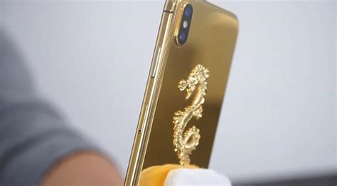 售价十几万的24k黄金iphone X开箱，厉害了财经头条