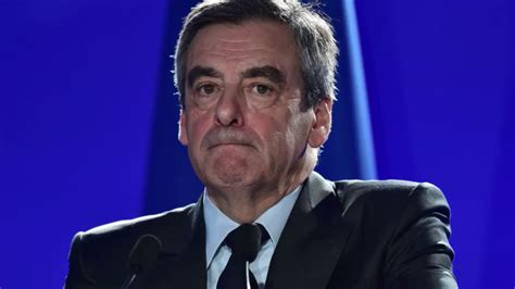 Affaires des costumes François Fillon accuse la police YouTube