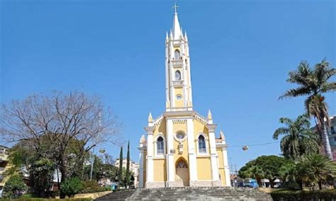 Homem Invade Igreja Em Missa E Amea A Soltar Pitbull Contra Fi Is