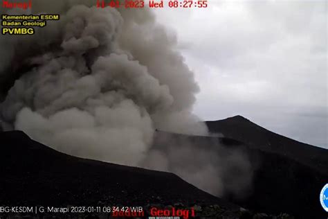 Gunung Marapi Di Sumatera Barat Erupsi Setinggi Meter Antara News