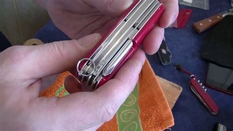 Victorinox меняем накладки, добавляем ручку, чистим, смазываем. - YouTube