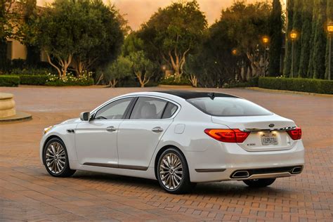 New Kia K900 Luxury Sedan with 420HP V8 Starts at $59,500, More Affordable V6 to Follow | Carscoops