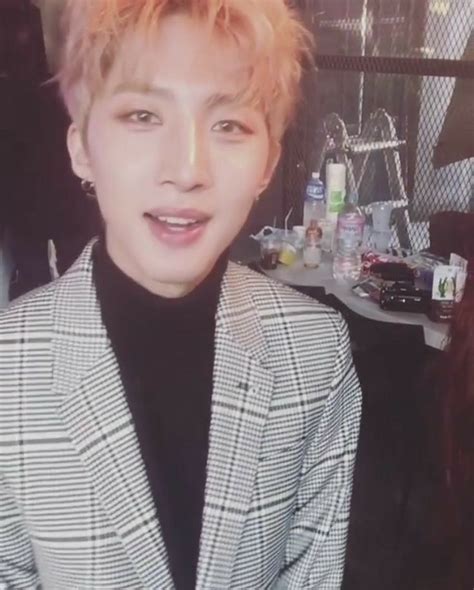 Pin De Rizi Jung Em Pentagon Hui Jinho E Dawn Amor Da Minha Vida