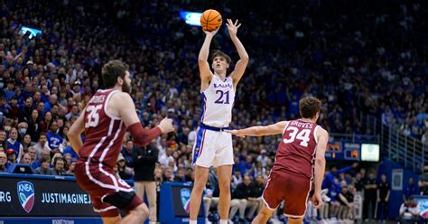 Kansas Forward Zach Clemence Enters Transfer Portal On