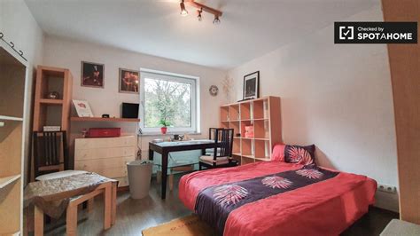 Zimmer Zu Vermieten In Einer Wohnung Mit 2 Schlafzimmern In Berlin Ref