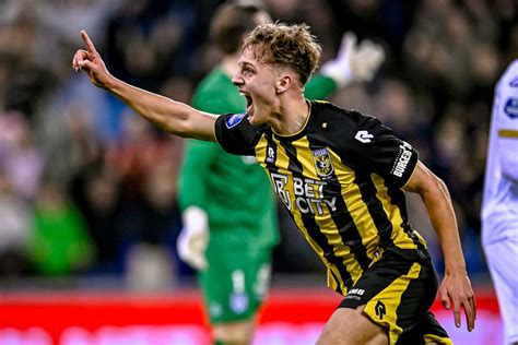 Vitesse Sleept Drie Broodnodige Punten Uit Het Vuur Soccernews Nl