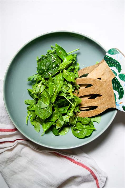 Easy And Fresh Tomato And Arugula Pizza Recipe Tasting With Tina