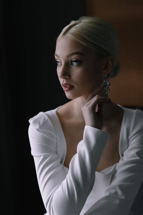 Портрет невесты | Bride portrait, Wedding photos poses, Wedding ...