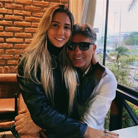 Renato Ga Cho Brinca Ao Tirar Foto Carolina Portaluppi Avisa Que