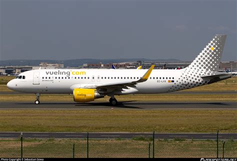 EC LVX Vueling Airbus A320 214 WL Photo By Sebastian Sowa ID 525083