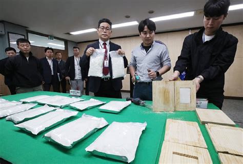 경찰 마약 밀반입 공모 의혹 세관원 수사세관원 휴무였다 네이트 뉴스