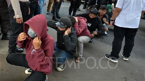 Polisi Tangkap Ratusan Orang Yang Hendak Ikut Demo Di DPR Foto Tempo Co