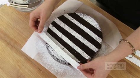 Super Quick Video Tips Easiest Ways To Decorate A Cake With Powdered