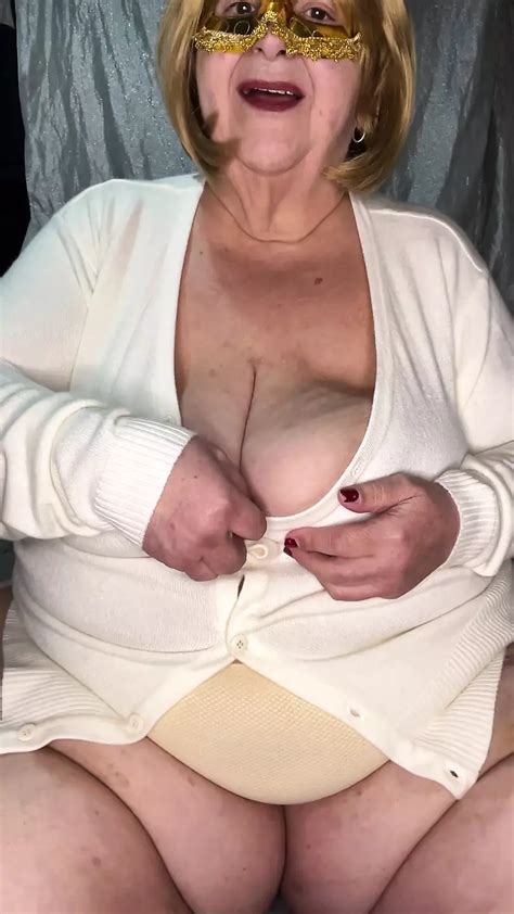 Vieja Abuela Puta En Ropa Interior Es Muy Cachonda XHamster