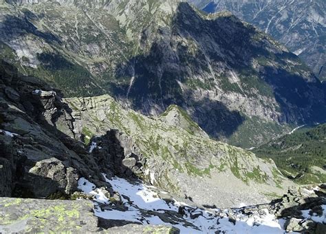 Der imposante Tiefblick ins wilde Val Calnègia Fotos hikr org