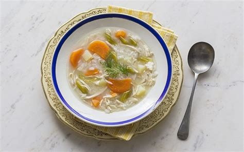 Como fazer canja de galinha receita simples é ideal para os dias frios