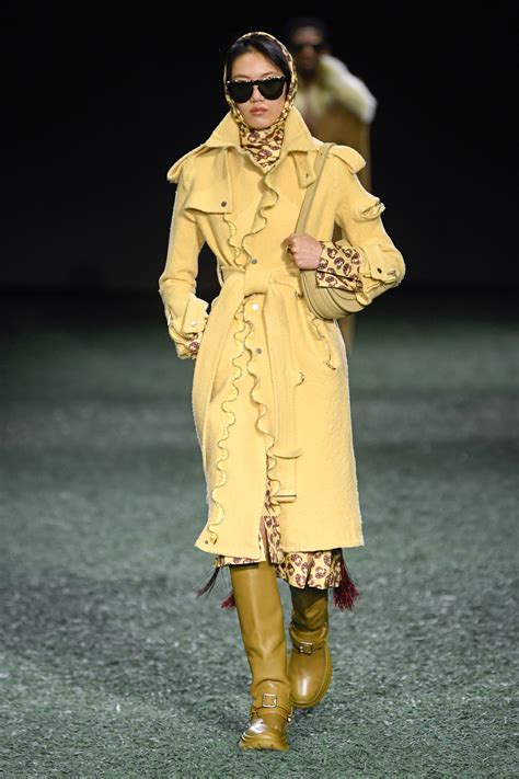 Burberry Fall Ready To Wear Runway Fashion Show Collection