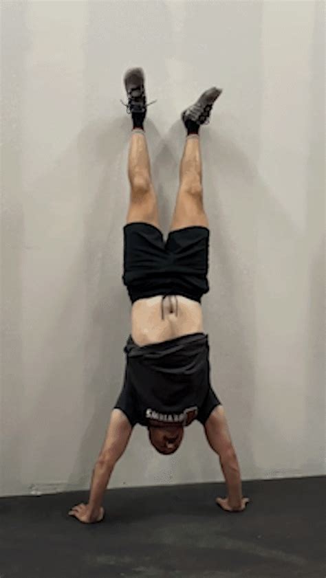 An Expert Explains How To Do Handstand Push Ups Garage Gym Reviews