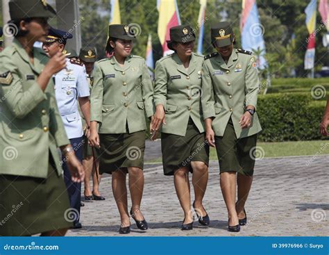 Women Soldier Editorial Photo Image Of Women Infantry 39976966