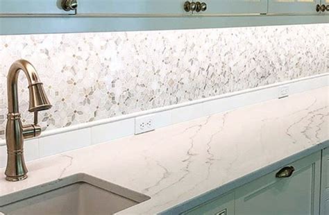 Interesting Backsplash With Tile Rim And Then Additional Material