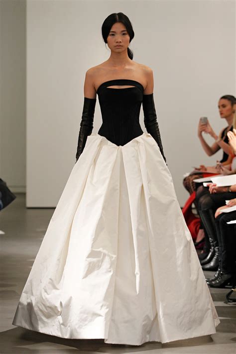 Vera Wang S Monochrome Bridal Collection Chic Vintage Brides