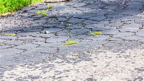 4 Tips To Repair The Broken Driveway River Rock Surfacing