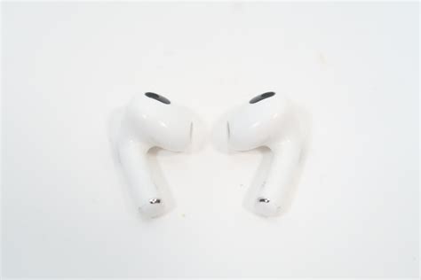 Apple MME73AM/A AirPods With MagSafe Wireless Charging Case (3rd Gen)
