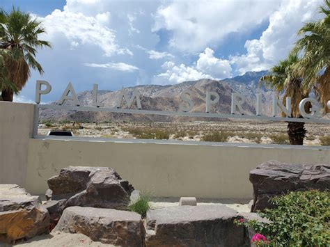 Palm Springs Visitor Center – Desert Oasis Getaways