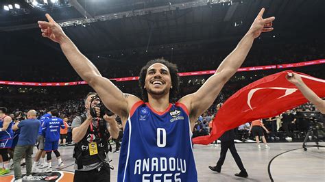 Basket Eurolega Shane Larkin Spegne Il Mercato Rinnovo Biennale Con