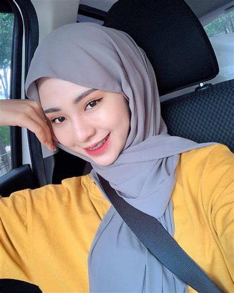 Hot Sexy Adira Salahudi Bikini Pics