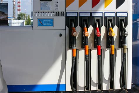 Цены на бензин в 2019 году в России за литр 92,95 и дизельного топлива.