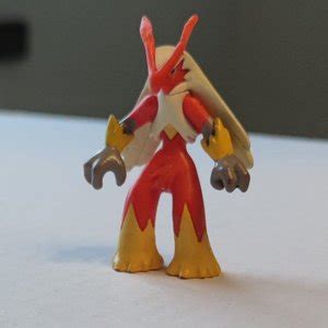 Blaziken Figur Leksak Pokémon Nintendo Topps Ru Köp på Tradera