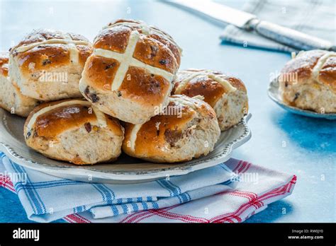 Hot Cross Buns Traditional Easter Food Stock Photo Alamy