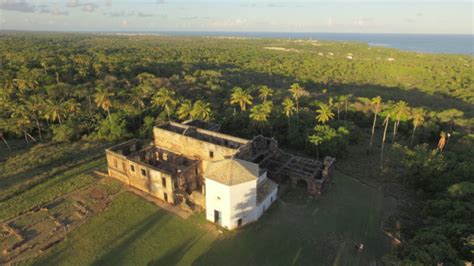 Descubra O Encanto Do Castelo Garcia D Vila No Litoral Norte Da Bahia