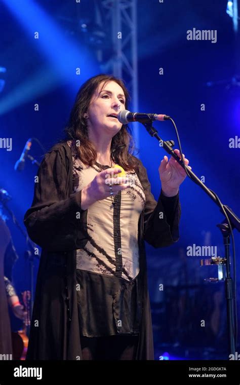 10 Hot Sexy Moya Brennan Bikini Pics