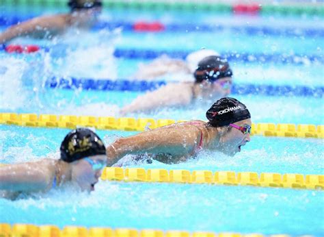 ＜国際大会代表選手選考会＞女子100メートルバタフライ決勝、力泳する池江璃花子（右）（撮影・小海途 良幹） ― スポニチ Sponichi